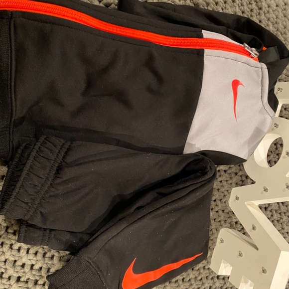 Nike 2 piece set - Picture 3 of 3